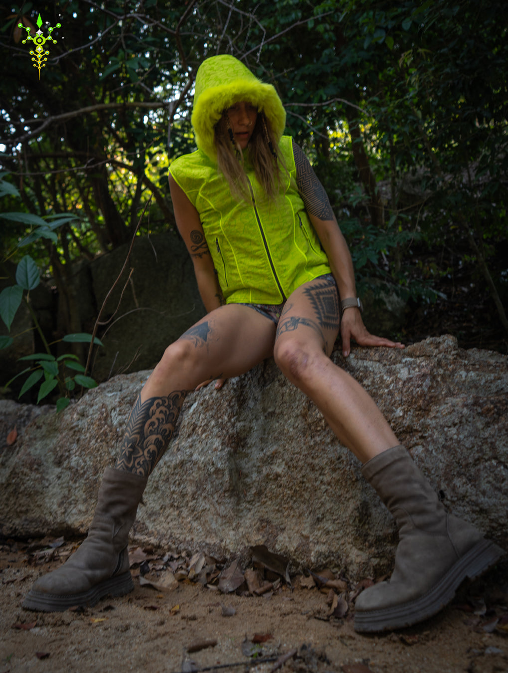 Hooded Sleeveless Jacket Woman / Nylon Printed - Flouro SHAMANKA White