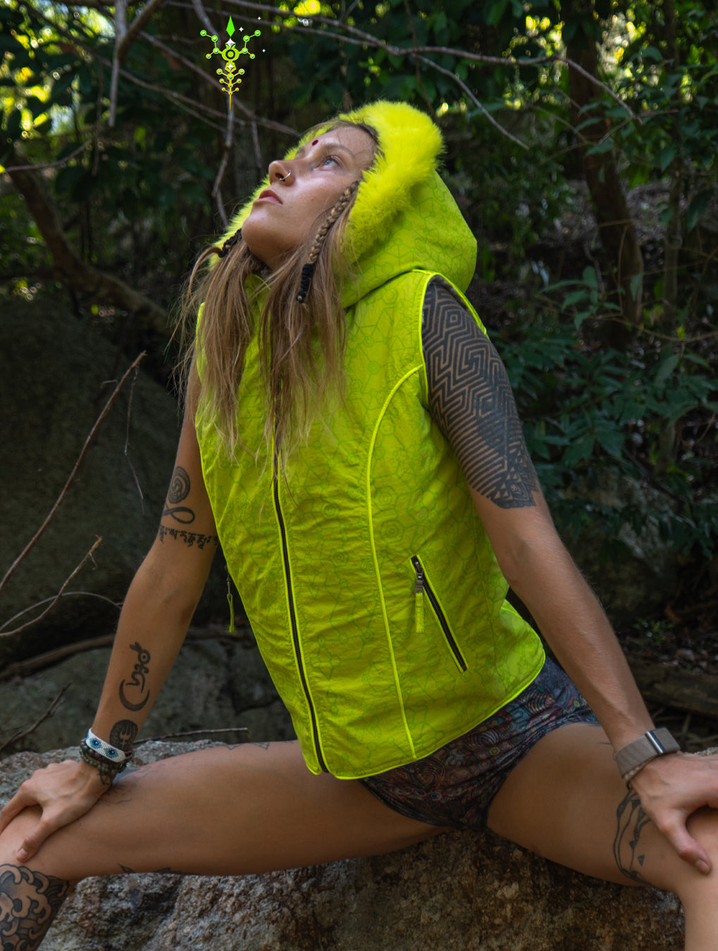 Hooded Sleeveless Jacket Woman / Nylon Printed - Flouro SHAMANKA White