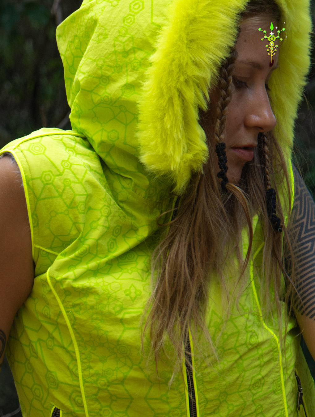 Hooded Sleeveless Jacket Woman / Nylon Printed - Flouro SHAMANKA White