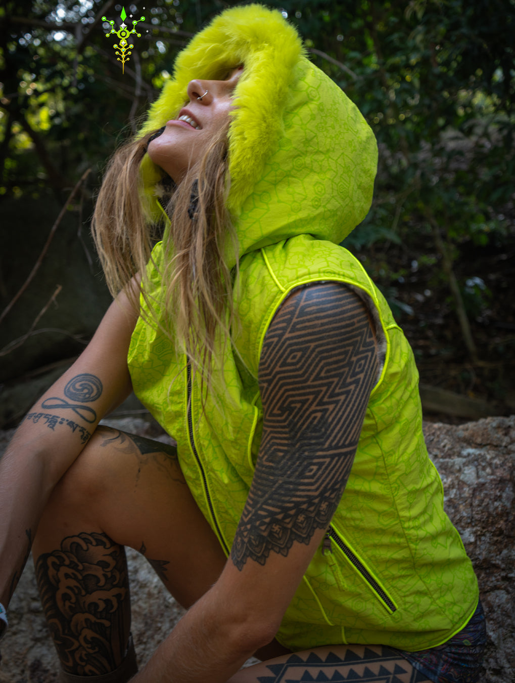 Hooded Sleeveless Jacket Woman / Nylon Printed - Flouro SHAMANKA White