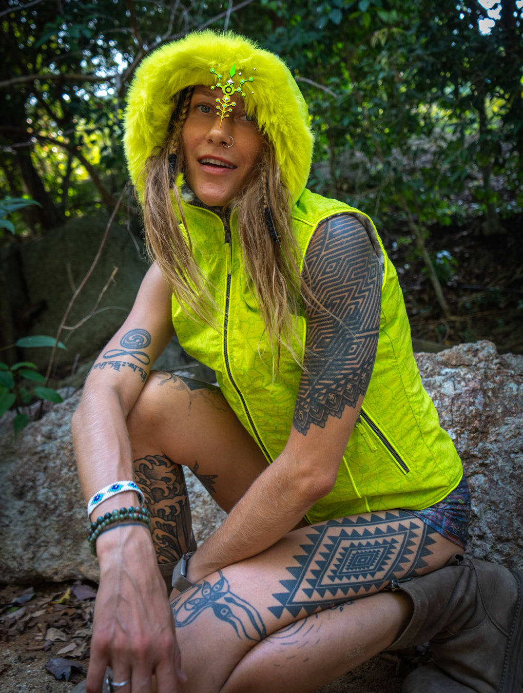 Hooded Sleeveless Jacket Woman / Nylon Printed - Flouro SHAMANKA White
