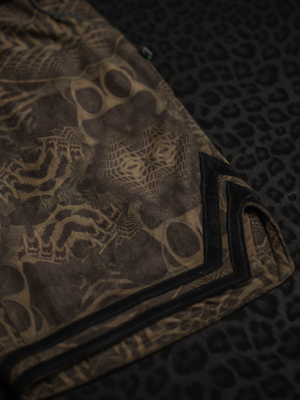 Boxing Short Black Mountain / Stretchy Swede Vintage - SANDOKANER Olive