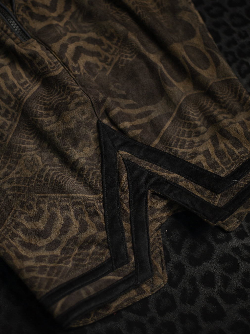 Boxing Short Black Mountain / Stretchy Swede Vintage - SANDOKANER Olive