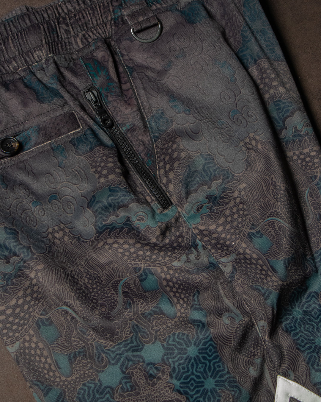 Bossking Shorts White Mountains / Velvet Fawn - DRAGONS
