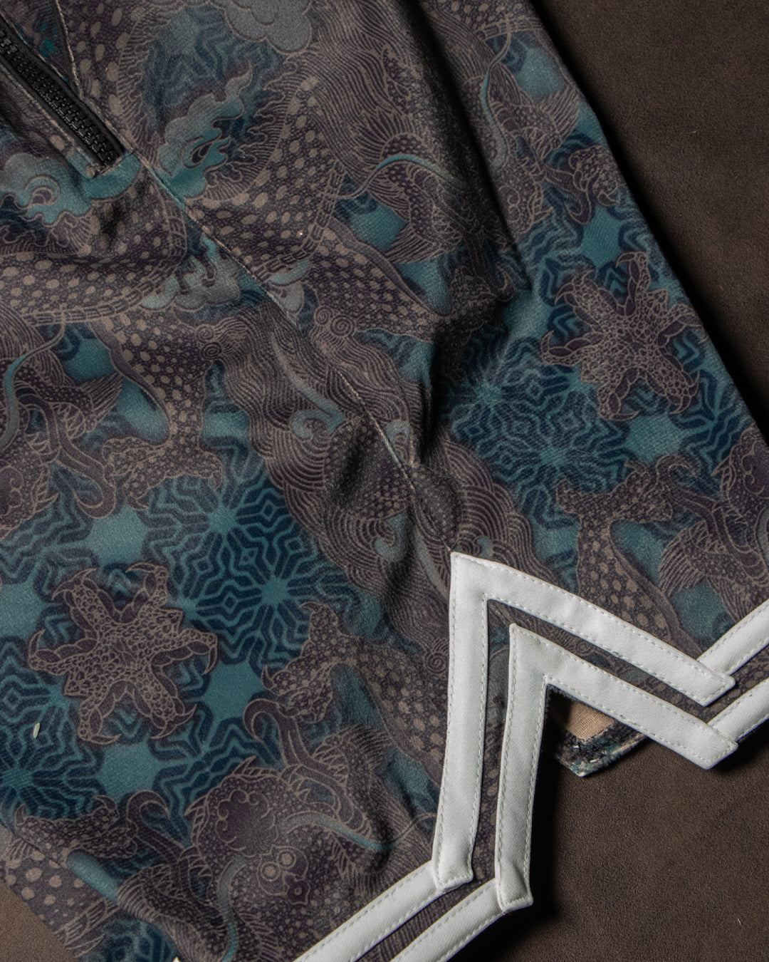 Bossking Shorts White Mountains / Velvet Fawn - DRAGONS