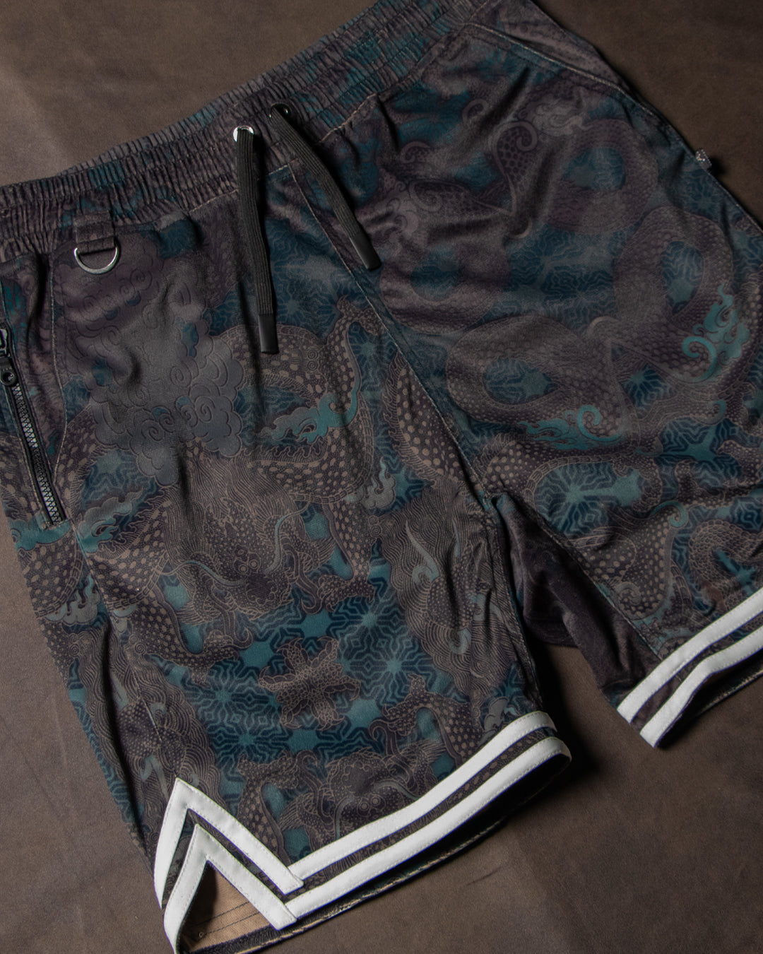 Bossking Shorts White Mountains / Velvet Fawn - DRAGONS