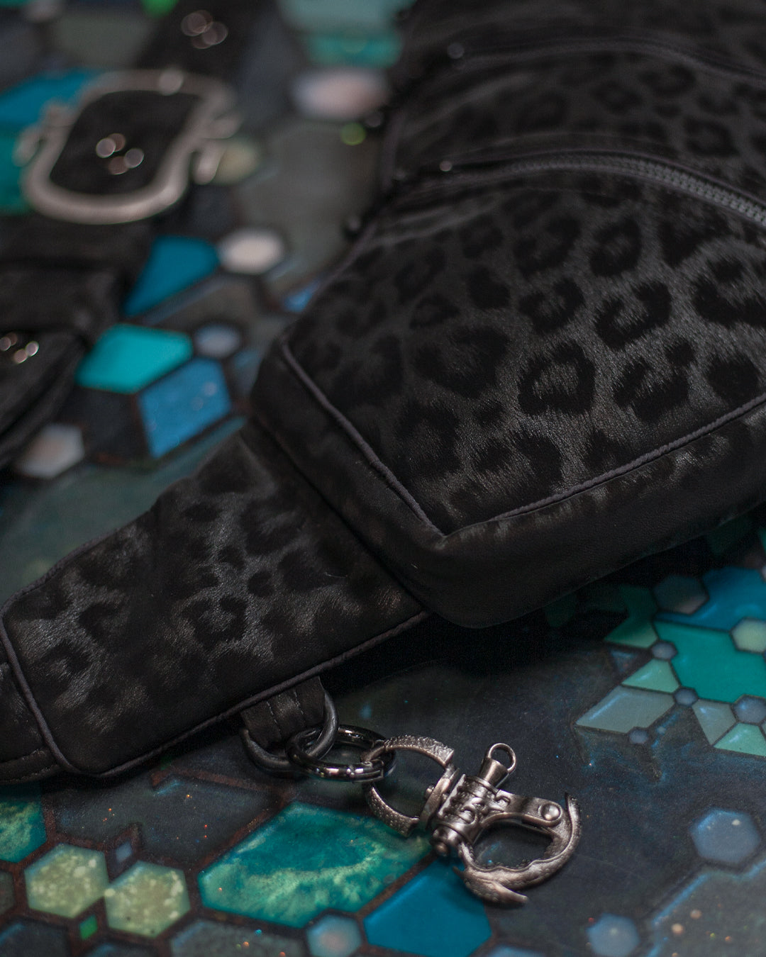 Botta Bag / Fake Leather Hook Buckle - BLAK LEOPARD