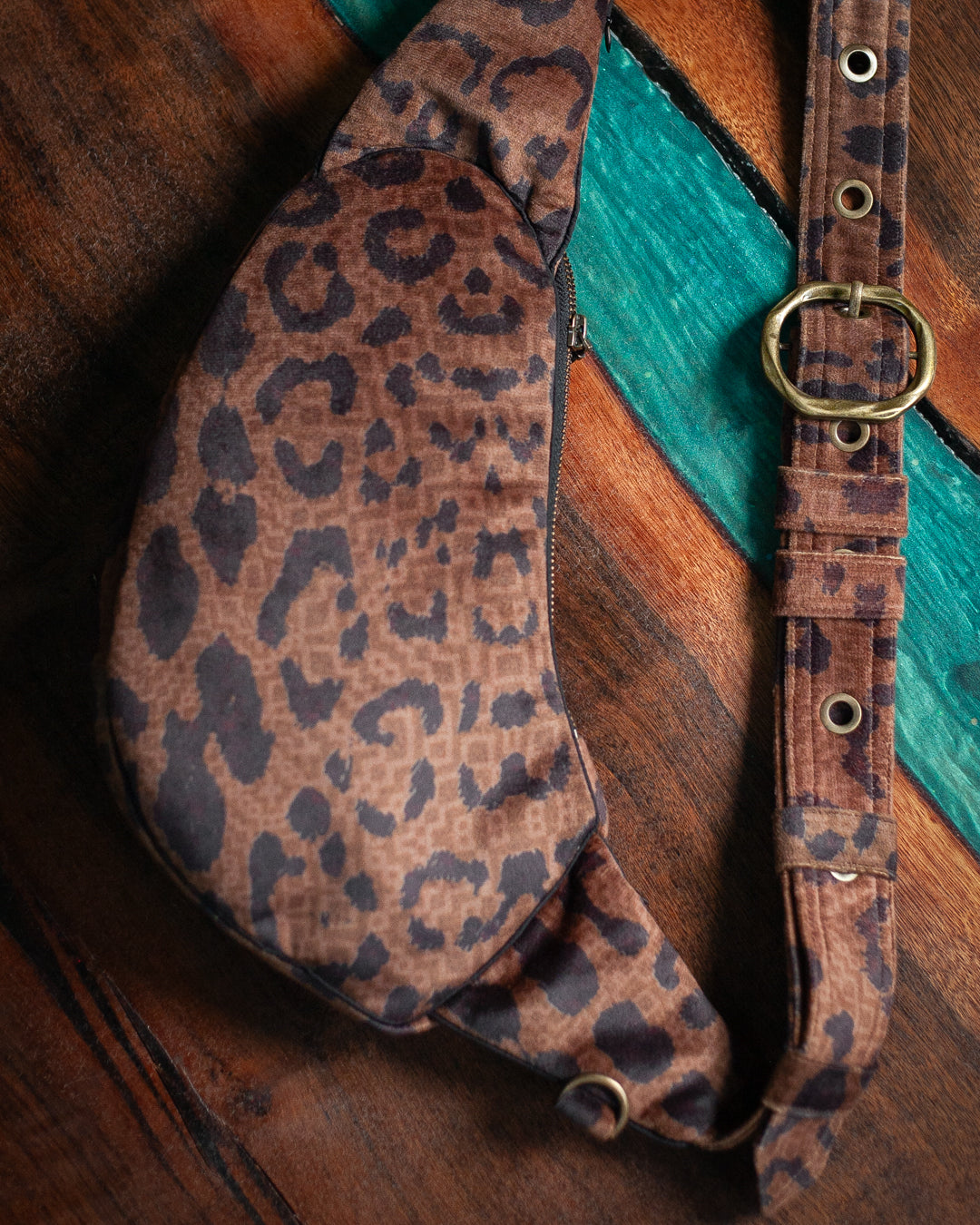 Botta Bag / Velvet Fawn Buckle - LEOPARDUS