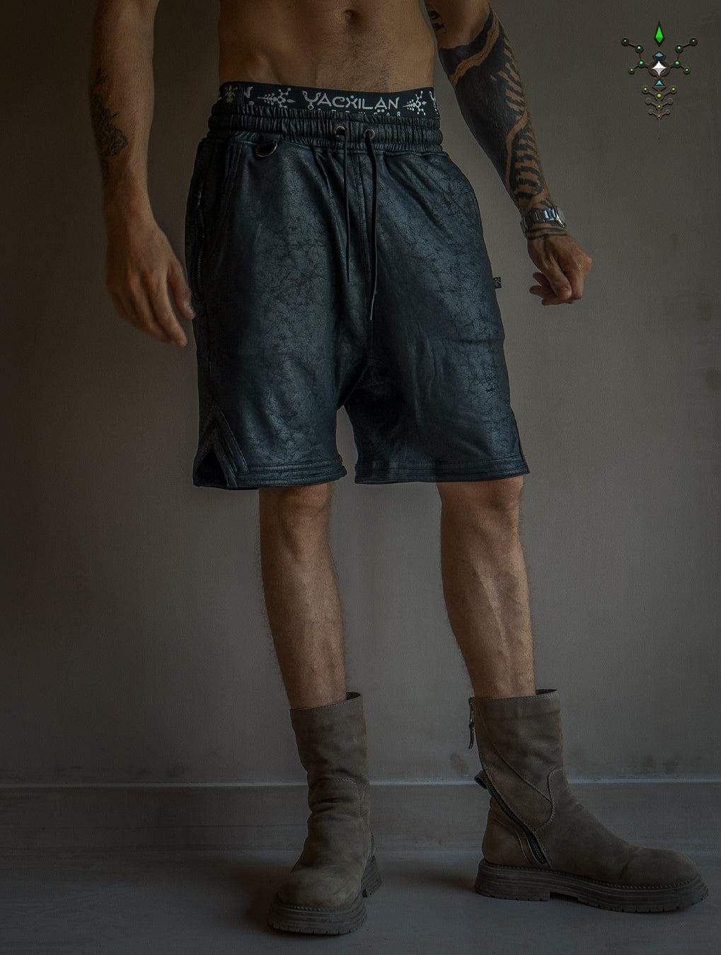 Boxing Short Black Mountain / Fake Leather - CRACKED PIRATE