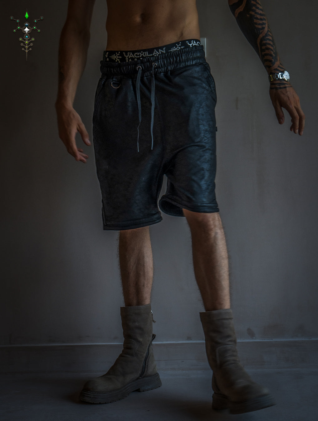 Boxing Short Black Mountain / Fake Leather - CRACKED PIRATE