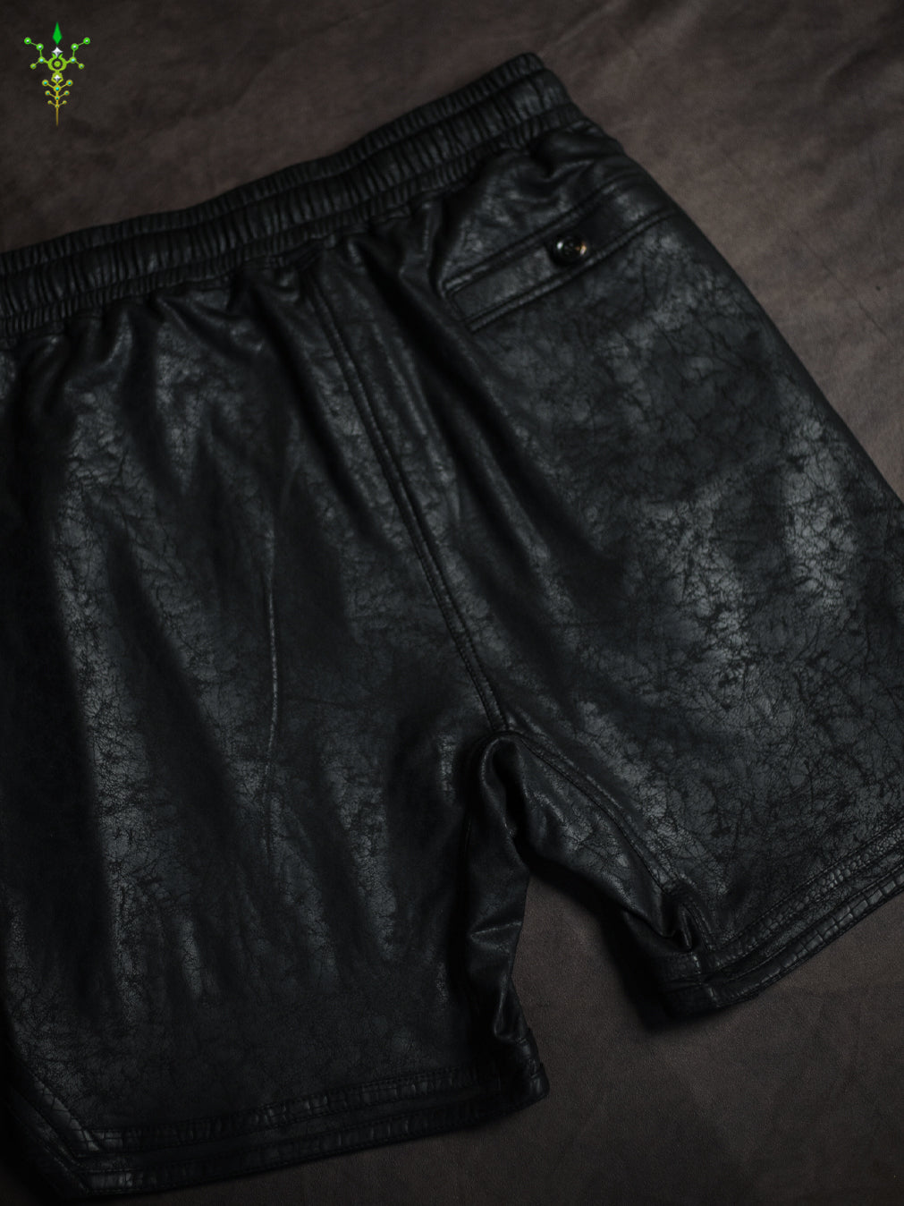 Bossking Shorts Black Mountains / Fake Leather - CRACKED PIRATE