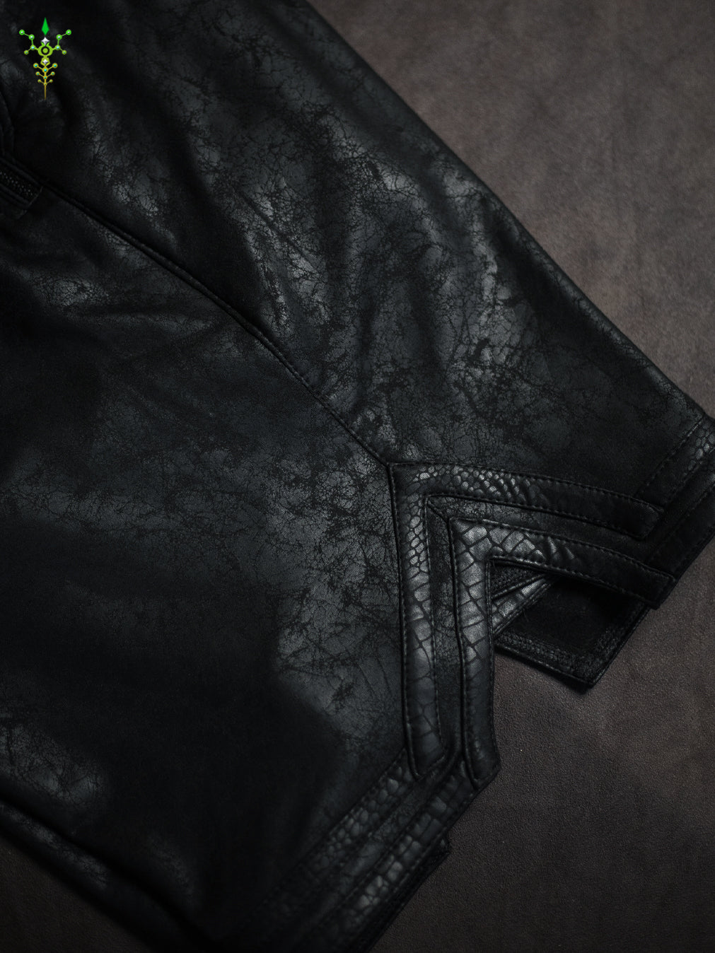 Bossking Shorts Black Mountains / Fake Leather - CRACKED PIRATE
