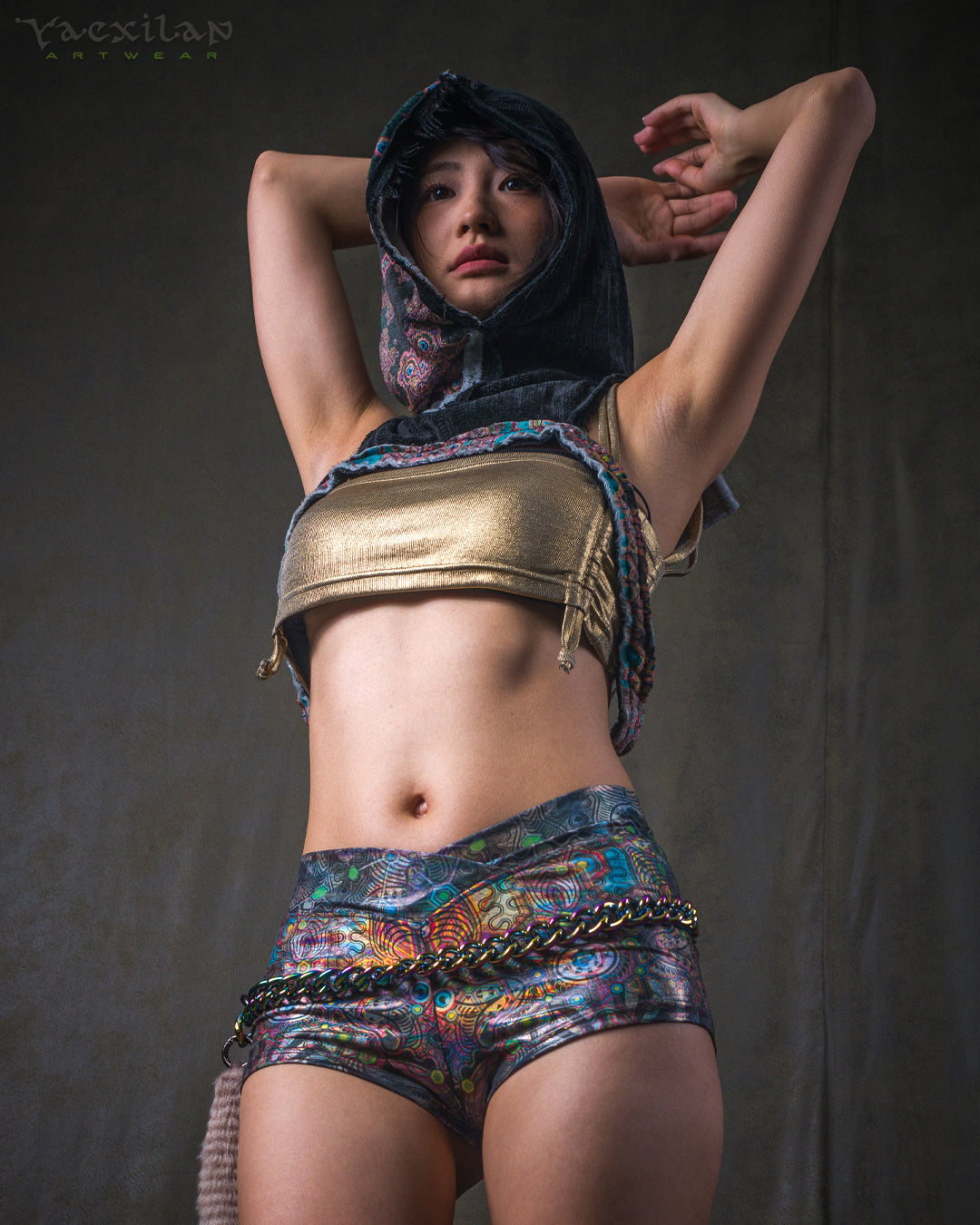 Crop Hood Sweater /  Ultra Polar Black Koala - ATLANTHEON