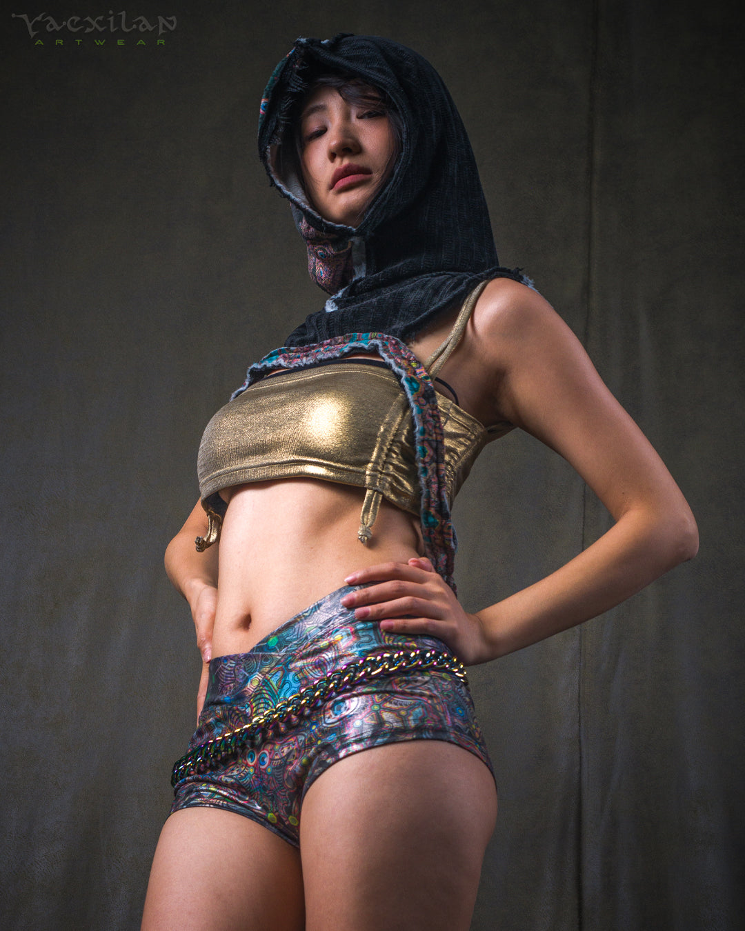 Crop Hood Sweater /  Ultra Polar Black Koala - ATLANTHEON