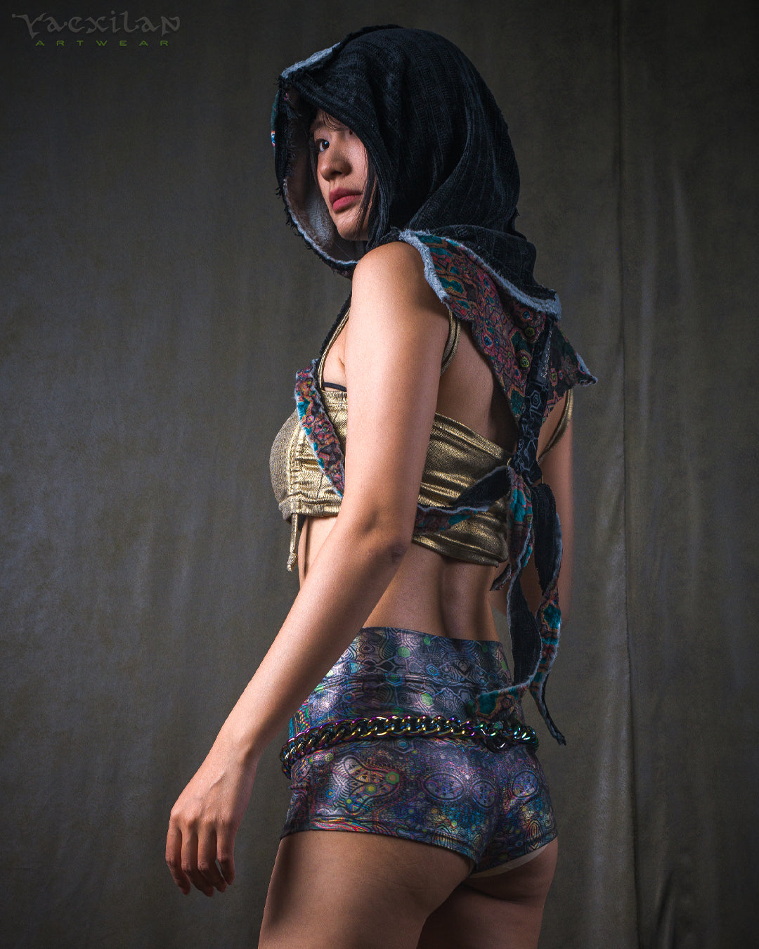 Crop Hood Sweater /  Ultra Polar Black Koala - ATLANTHEON