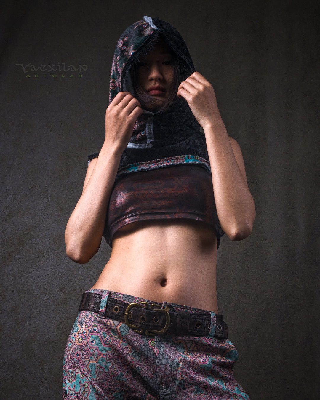Crop Hood Sweater /  Ultra Polar Black Koala - ATLANTHEON