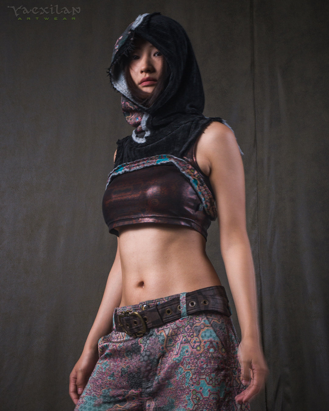 Crop Hood Sweater /  Ultra Polar Black Koala - ATLANTHEON