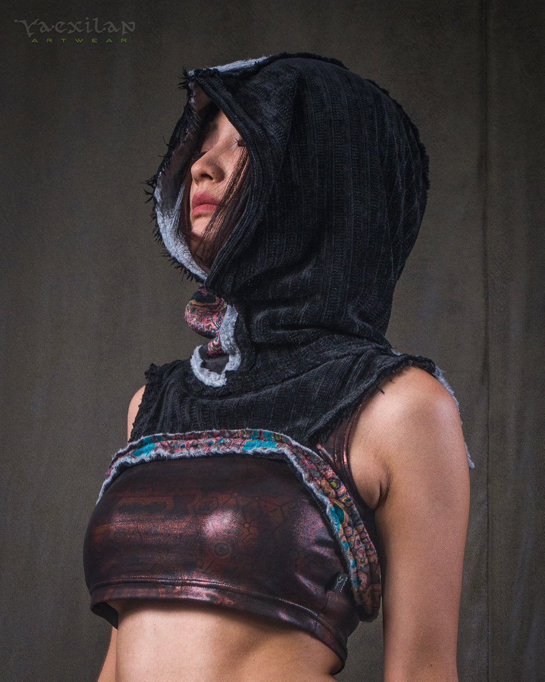 Crop Hood Sweater /  Ultra Polar Black Koala - ATLANTHEON