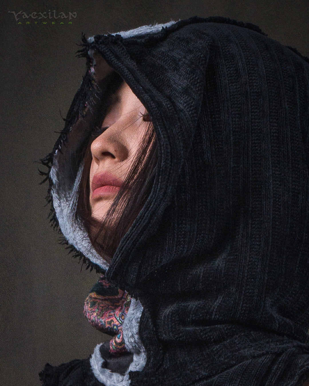 Crop Hood Sweater /  Ultra Polar Black Koala - ATLANTHEON