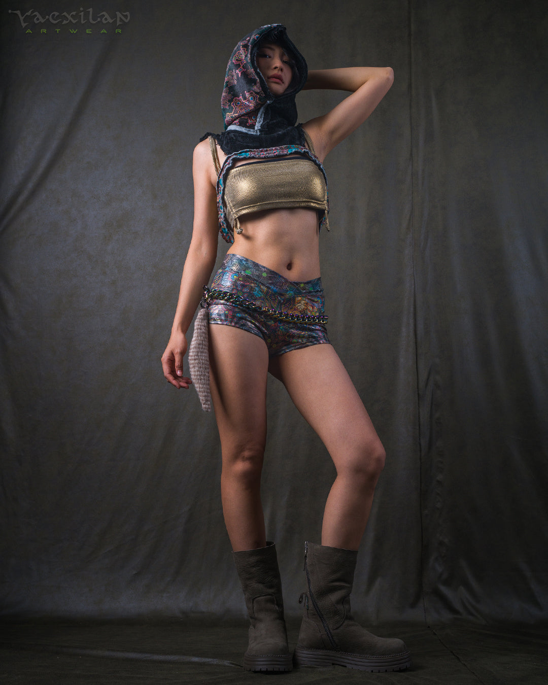 Crop Hood Sweater /  Ultra Polar Black Koala - ATLANTHEON