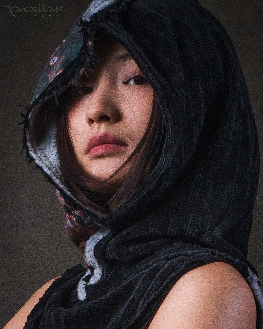 Crop Hood Sweater /  Ultra Polar Black Koala - ATLANTHEON