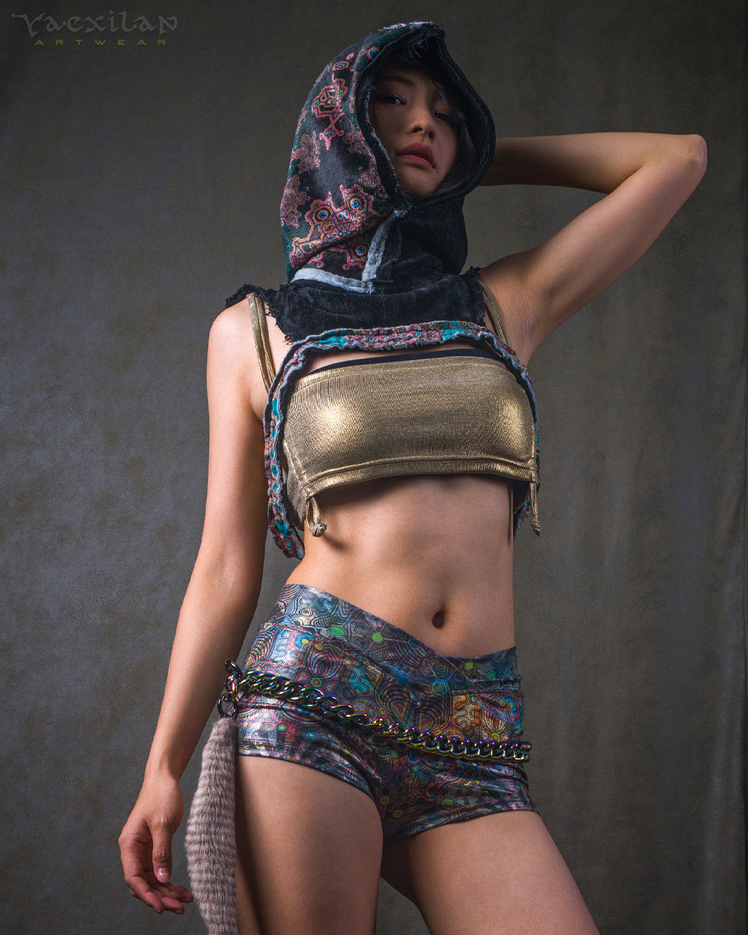 Crop Hood Sweater /  Ultra Polar Black Koala - ATLANTHEON