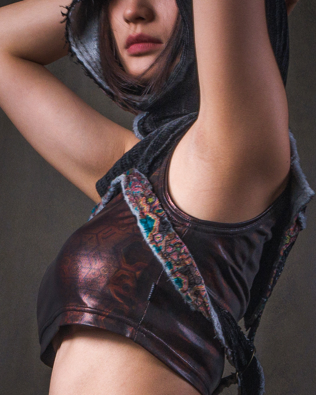 Crop Hood Sweater /  Ultra Polar Black Koala - ATLANTHEON