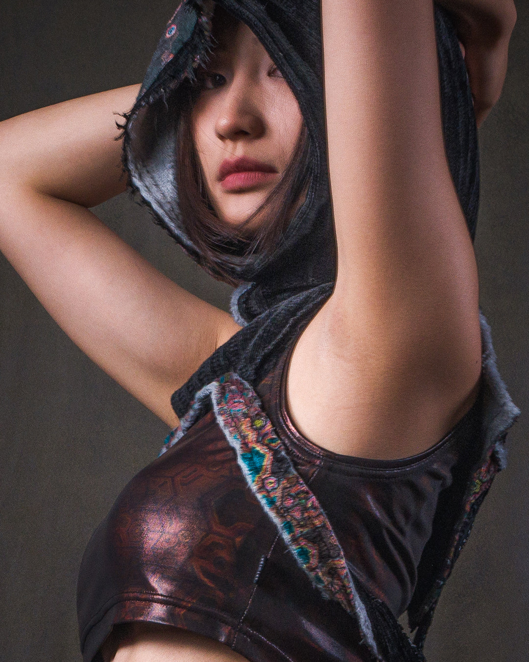 Crop Hood Sweater /  Ultra Polar Black Koala - ATLANTHEON