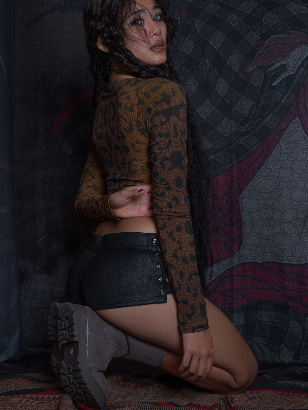 Crop-Top Longsleeve / Flatrib - LEOPARDUS