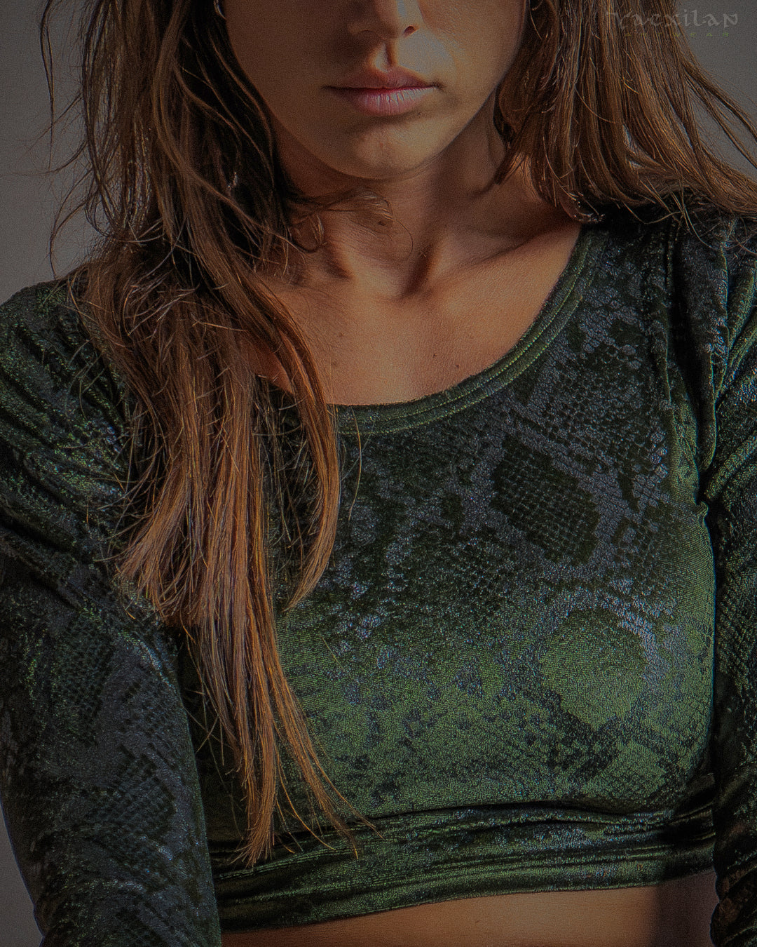 Crop Top Longsleeves / Velvet Foil Kobra - MOSS