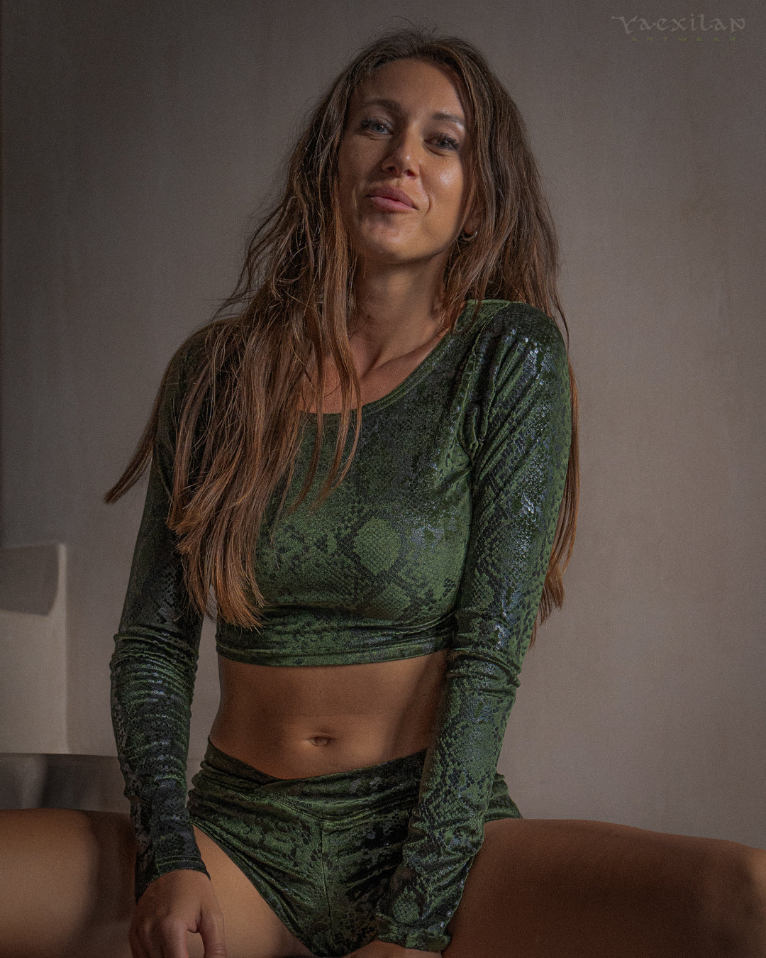Crop Top Longsleeves / Velvet Foil Kobra - MOSS
