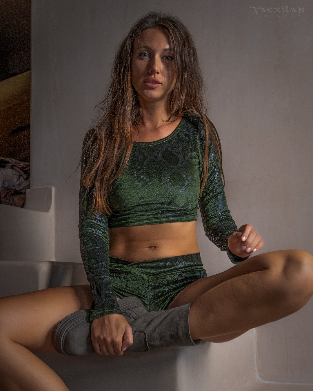 Crop Top Longsleeves / Velvet Foil Kobra - MOSS