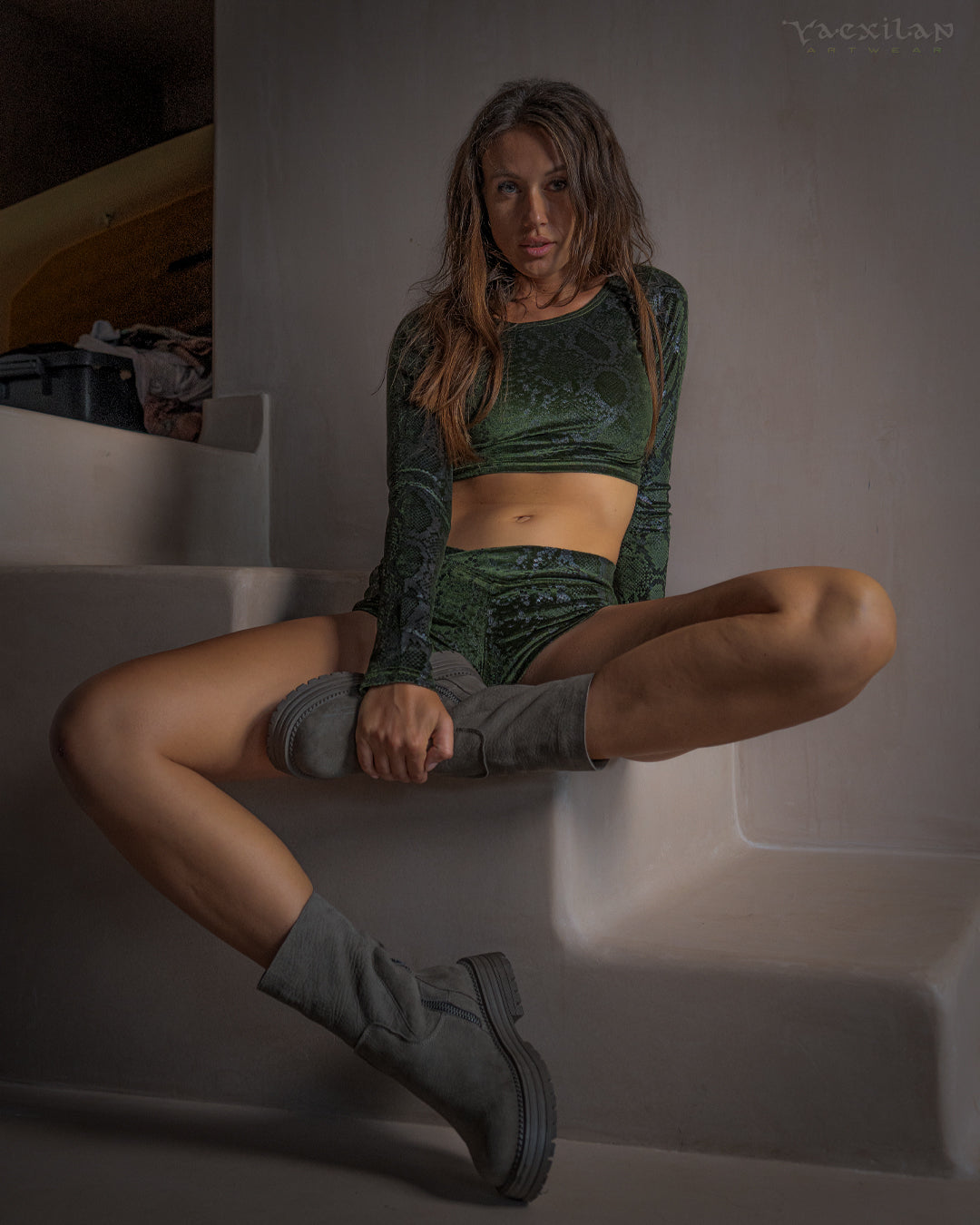 Crop Top Longsleeves / Velvet Foil Kobra - MOSS