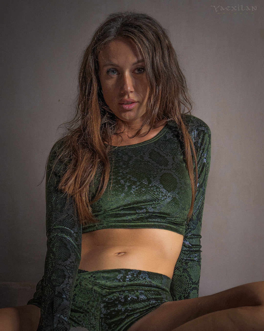 Crop Top Longsleeves / Velvet Foil Kobra - MOSS