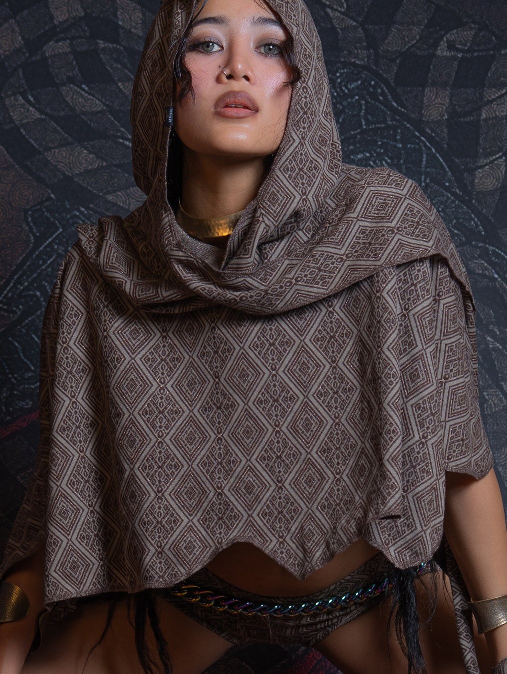 Shawl / Knits - MANTA SKUNK SQWID-TRIBAL WALNUT