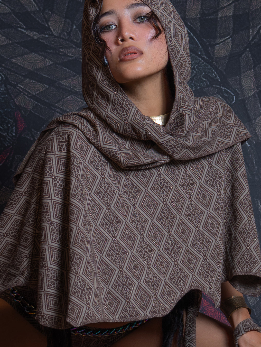 Shawl / Knits - MANTA SKUNK SQWID-TRIBAL WALNUT