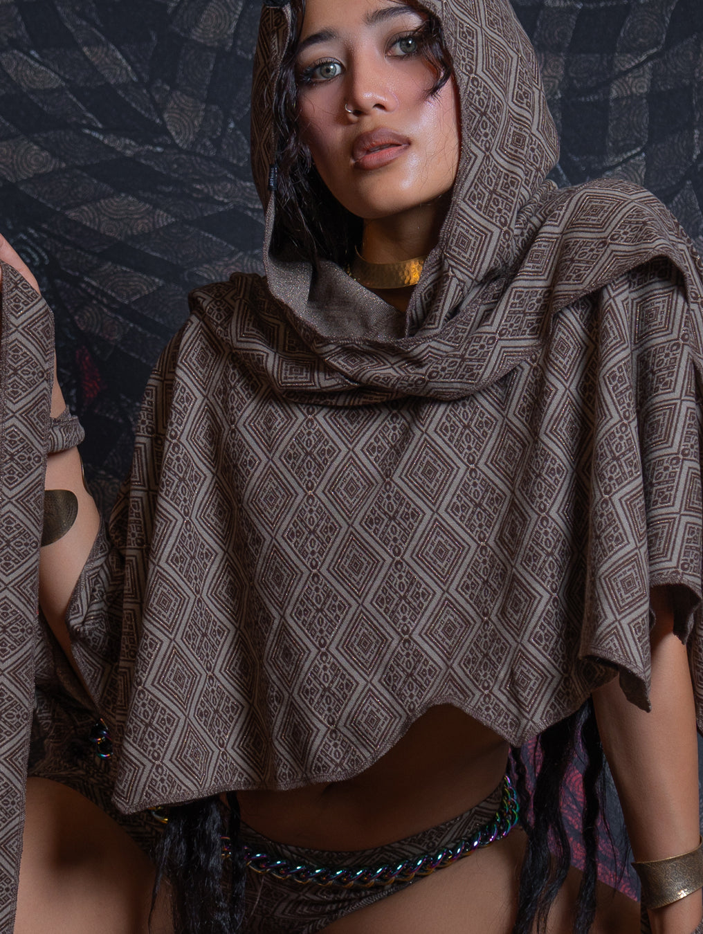 Shawl / Knits - MANTA SKUNK SQWID-TRIBAL WALNUT
