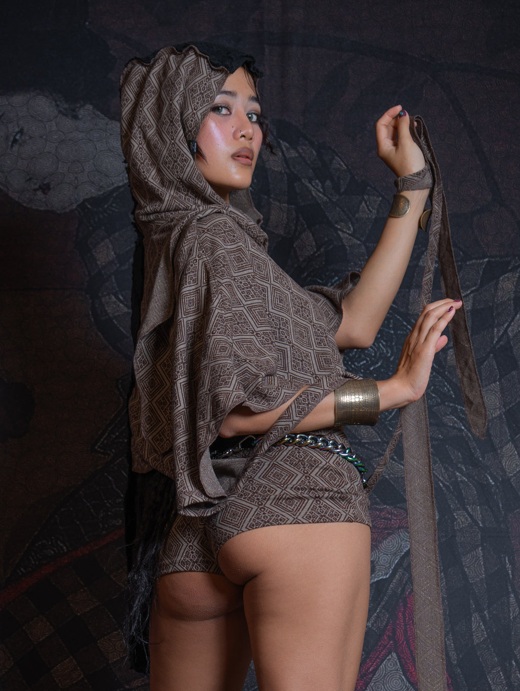 Shawl / Knits - MANTA SKUNK SQWID-TRIBAL WALNUT