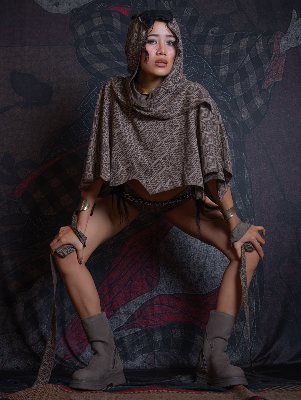 Shawl / Knits - MANTA SKUNK SQWID-TRIBAL WALNUT