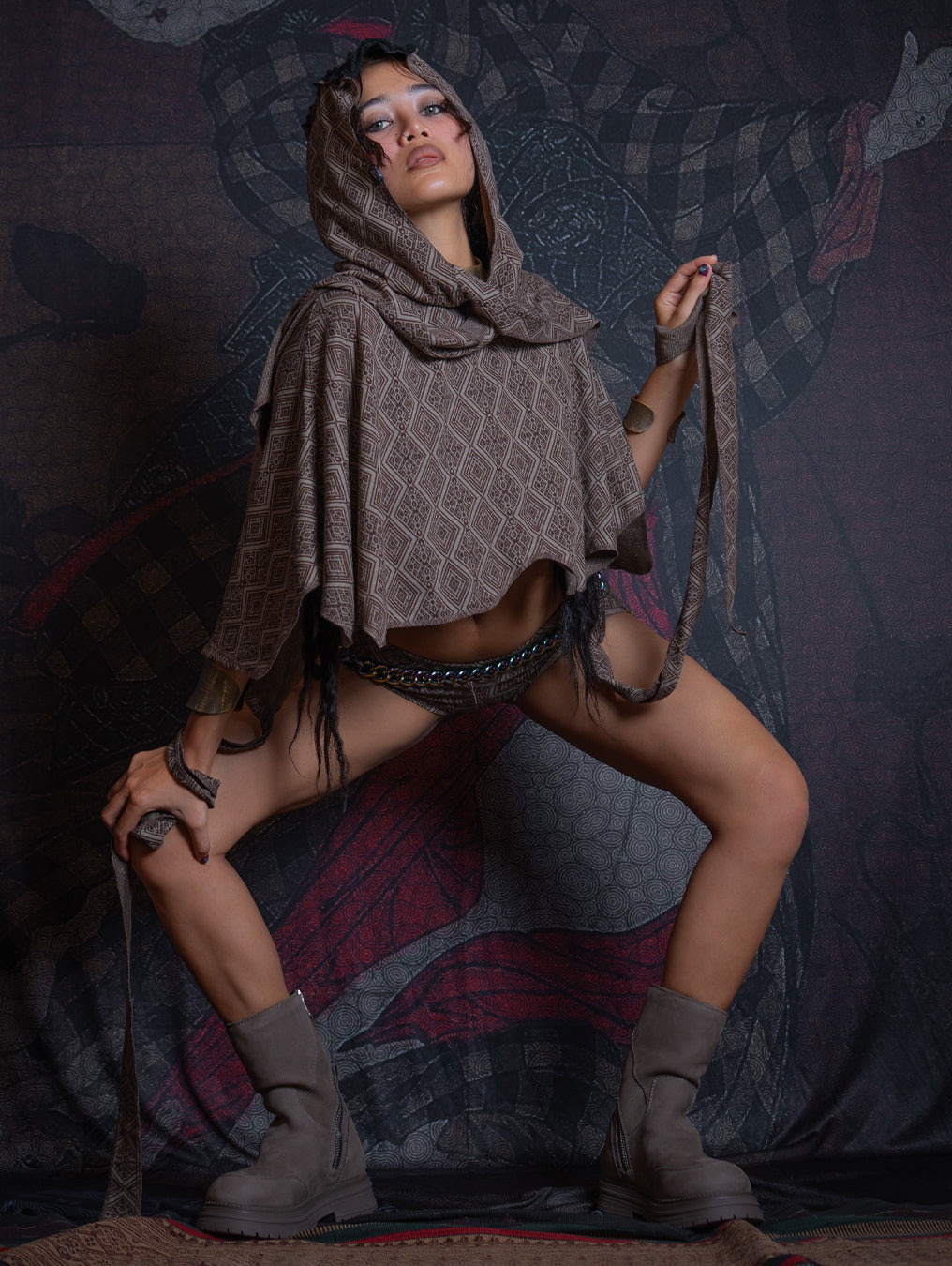 Shawl / Knits - MANTA SKUNK SQWID-TRIBAL WALNUT