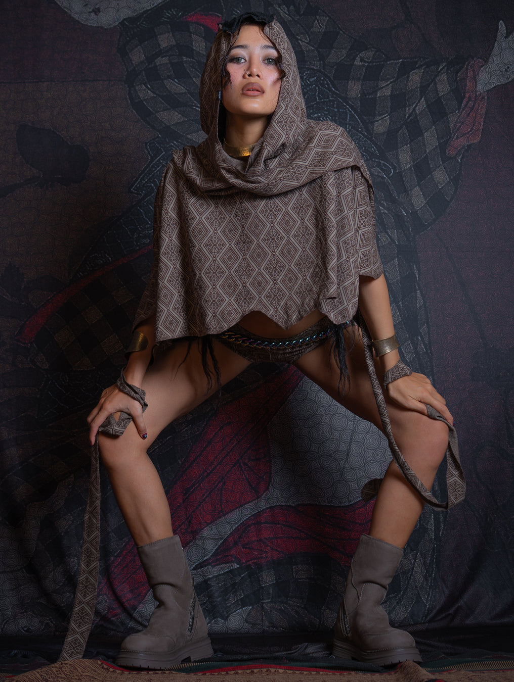 Shawl / Knits - MANTA SKUNK SQWID-TRIBAL WALNUT