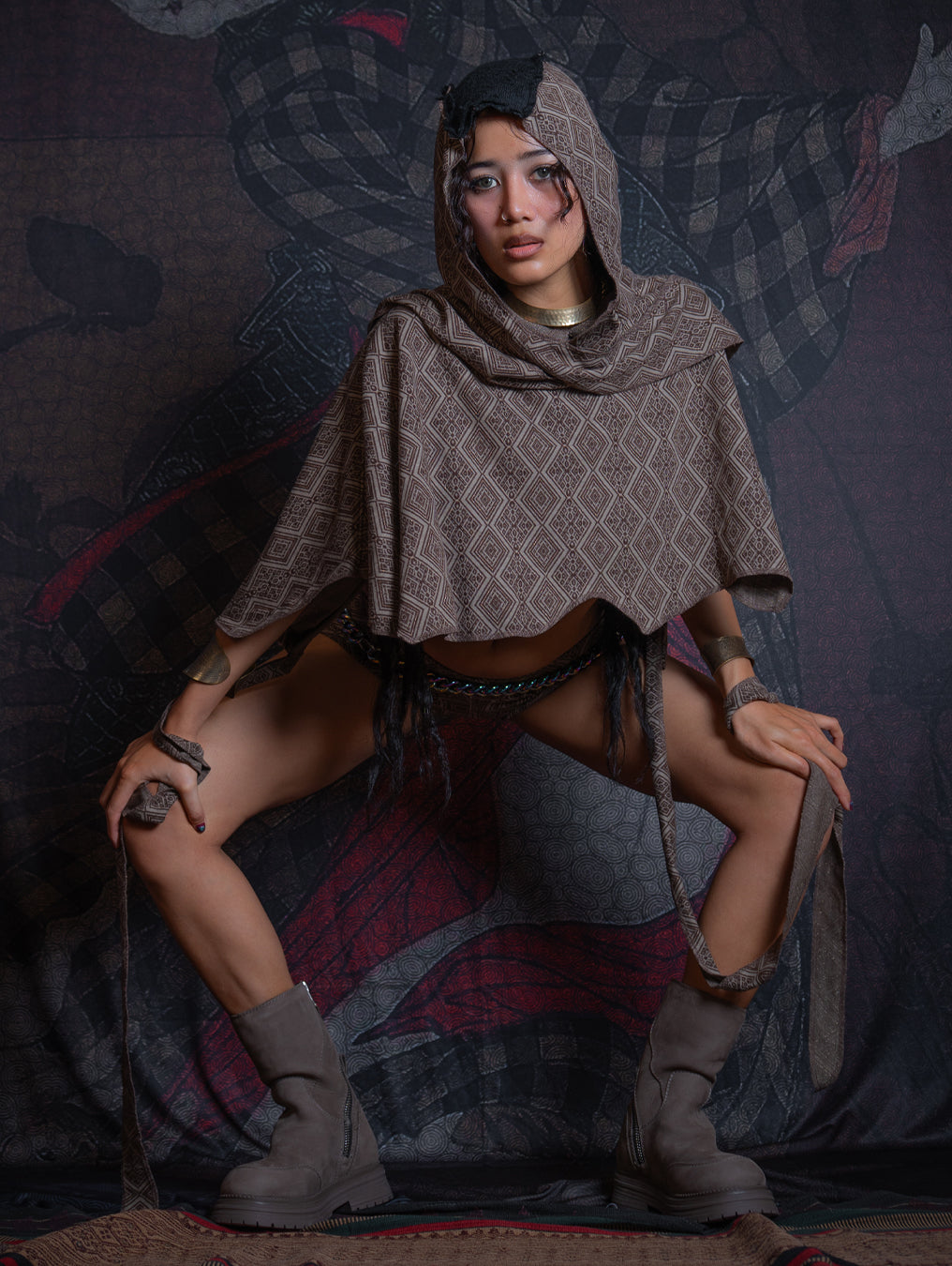 Shawl / Knits - MANTA SKUNK SQWID-TRIBAL WALNUT