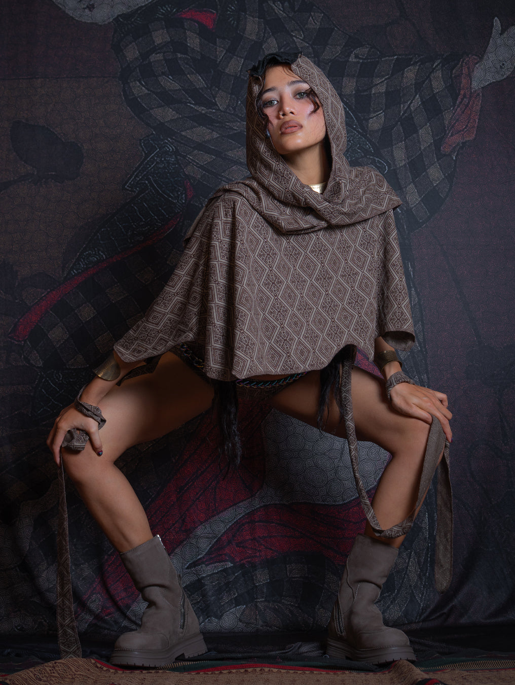 Shawl / Knits - MANTA SKUNK SQWID-TRIBAL WALNUT