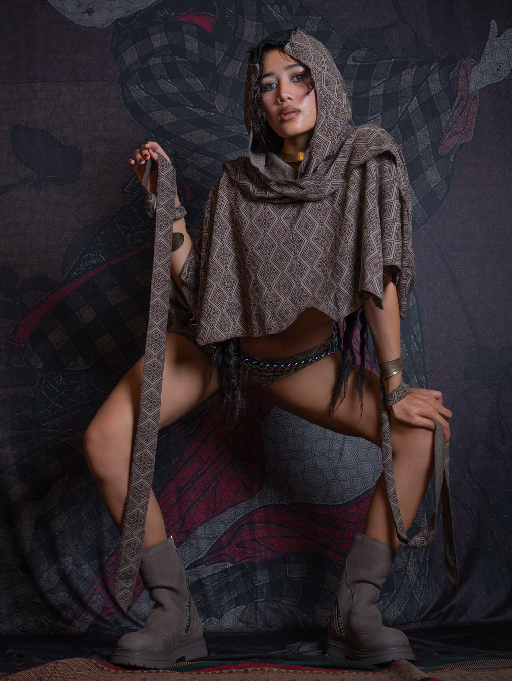 Shawl / Knits - MANTA SKUNK SQWID-TRIBAL WALNUT