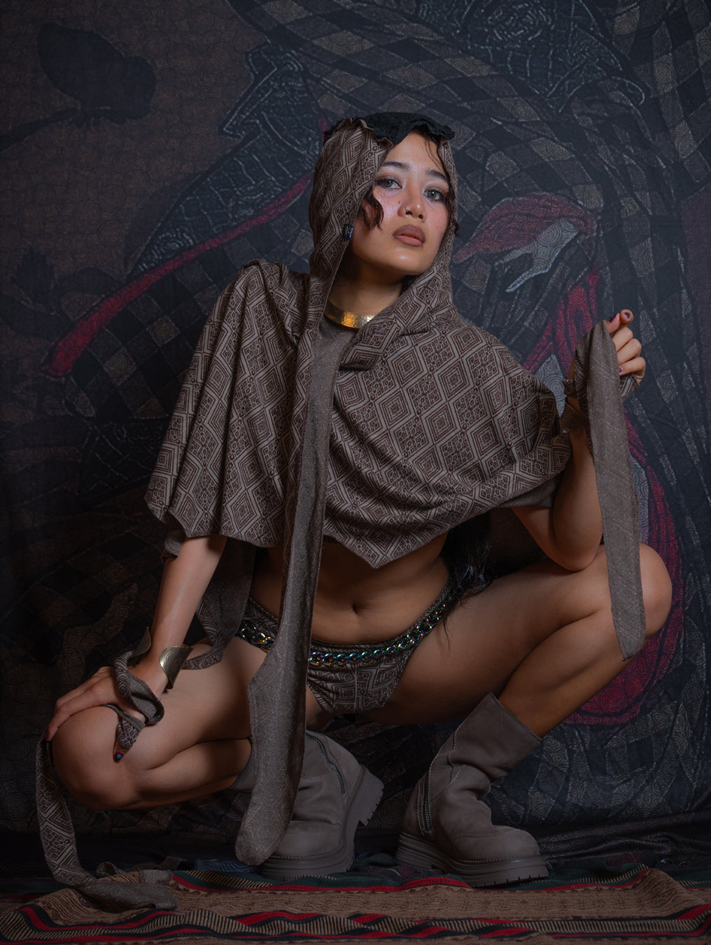 Shawl / Knits - MANTA SKUNK SQWID-TRIBAL WALNUT