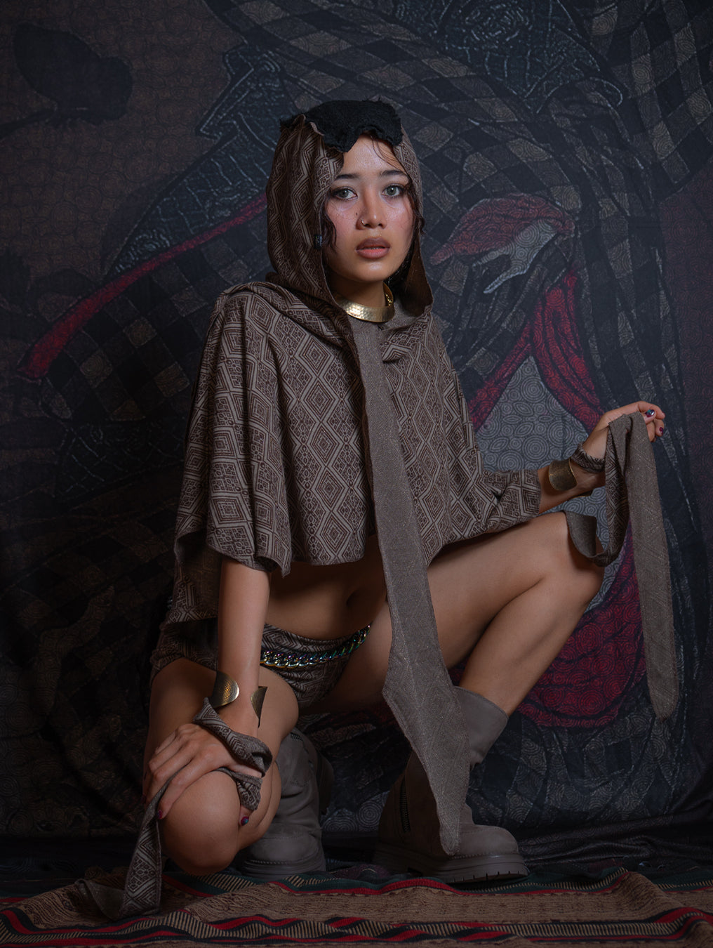Shawl / Knits - MANTA SKUNK SQWID-TRIBAL WALNUT