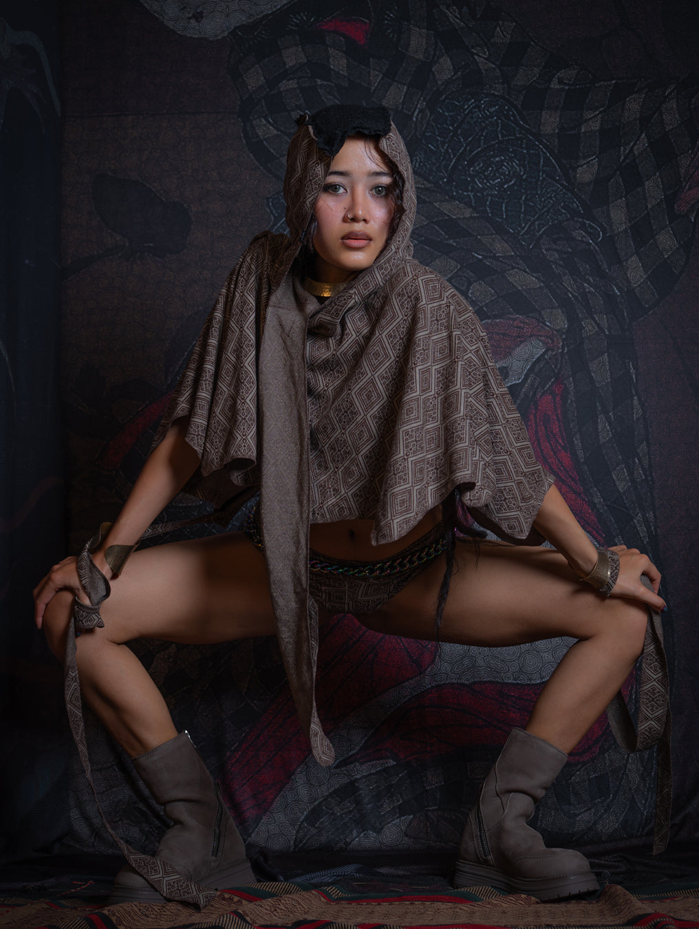 Shawl / Knits - MANTA SKUNK SQWID-TRIBAL WALNUT
