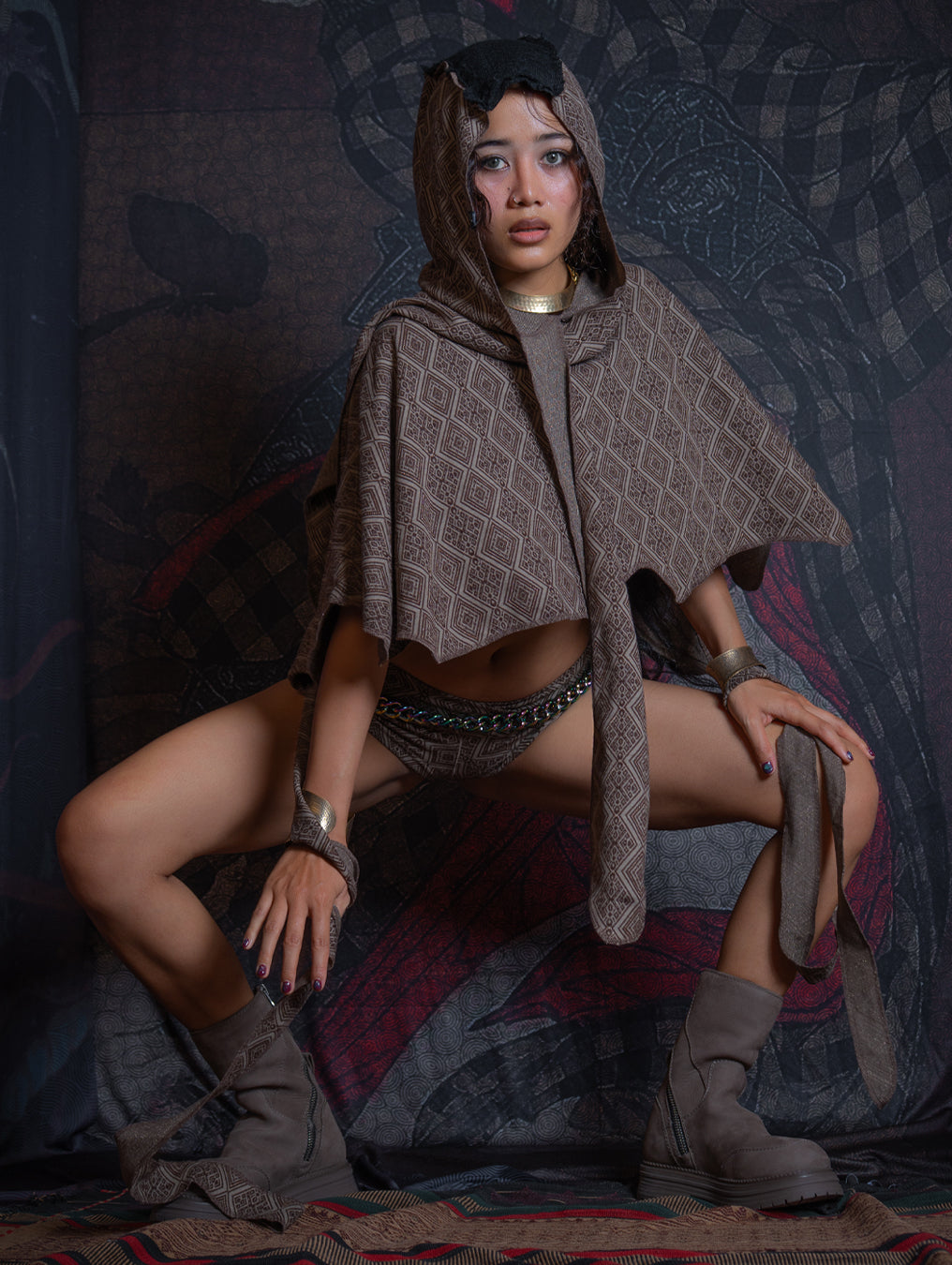 Shawl / Knits - MANTA SKUNK SQWID-TRIBAL WALNUT