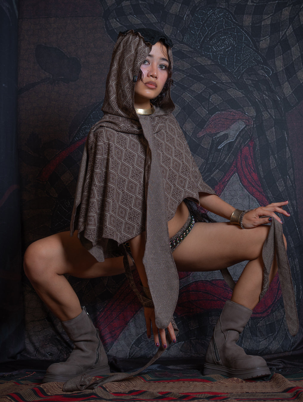 Shawl / Knits - MANTA SKUNK SQWID-TRIBAL WALNUT