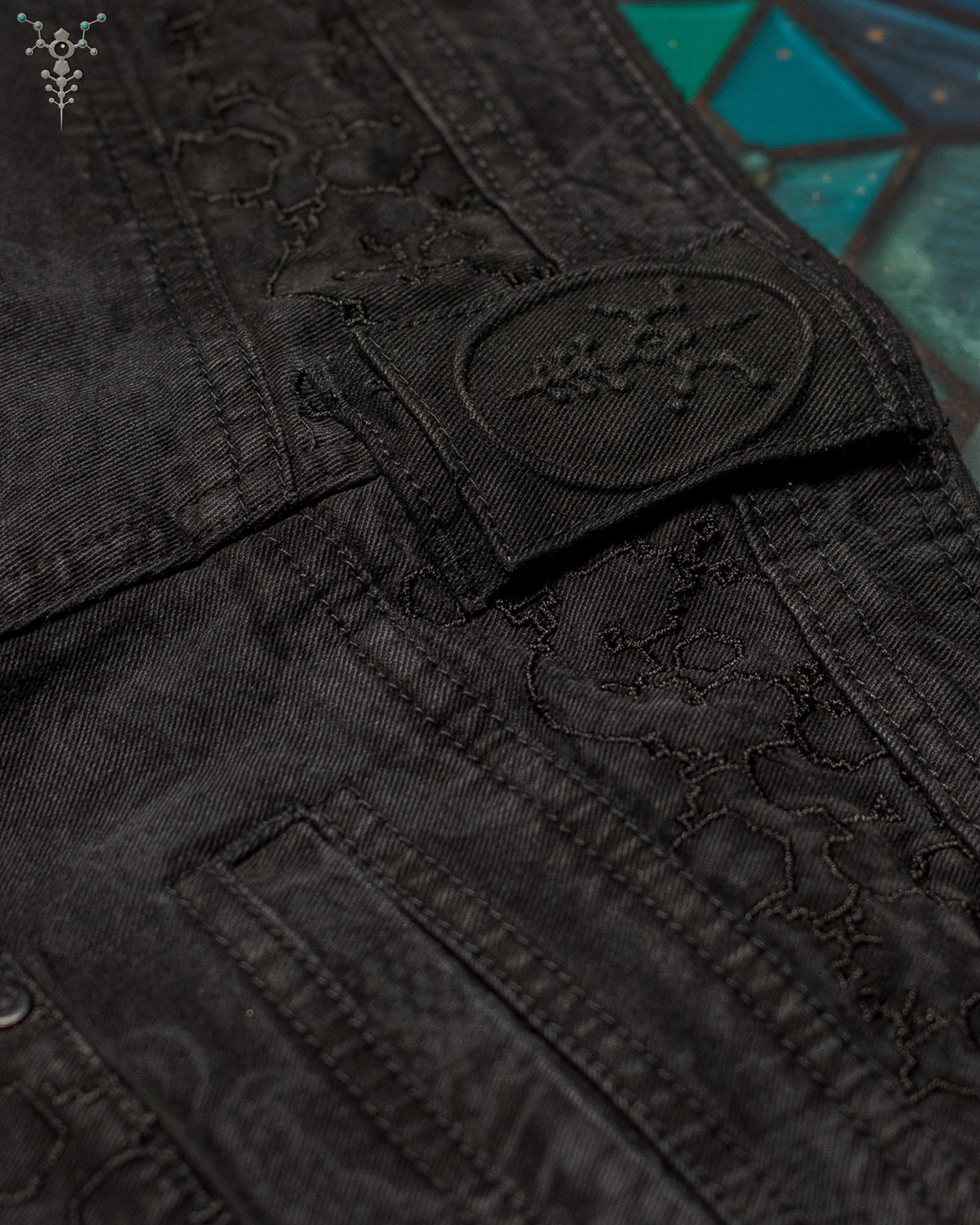Flying Short / Laser Print Digital Embroidery Stonewashed - Black IKARO DRAGONS